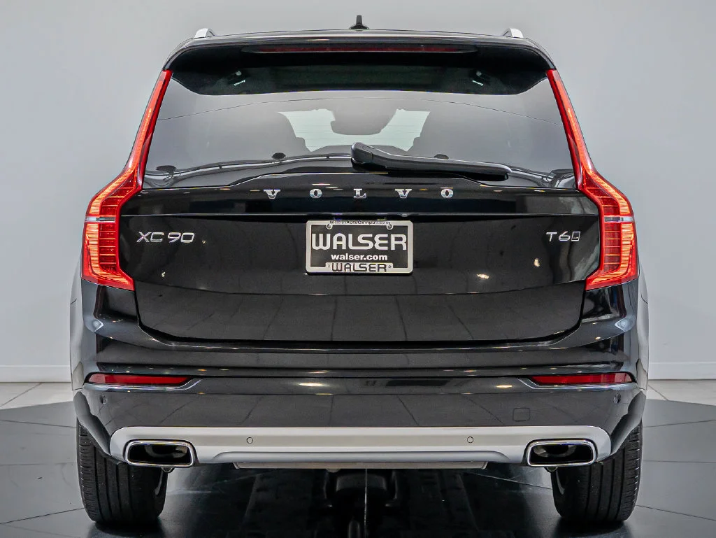 Used 2020 Onyx Black Metallic Volvo T6 Momentum image 7