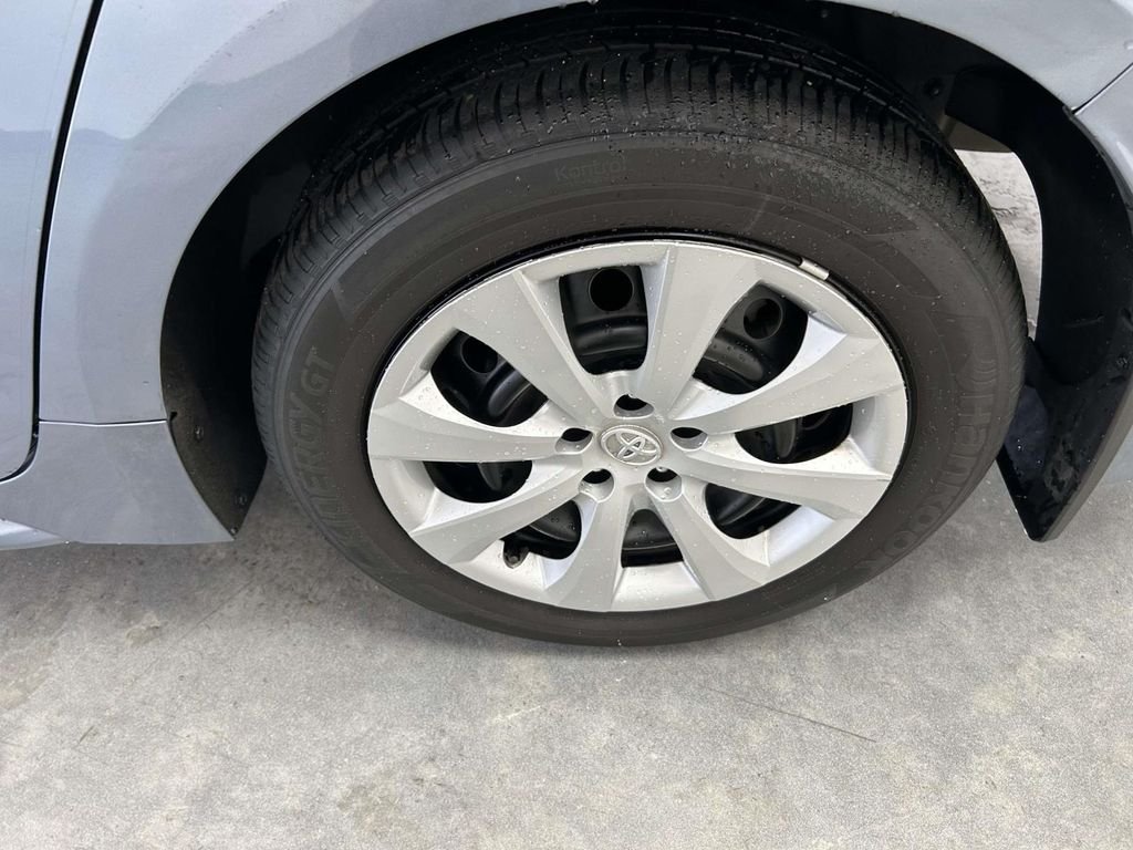 Certified Used 2025  Toyota LE image 9