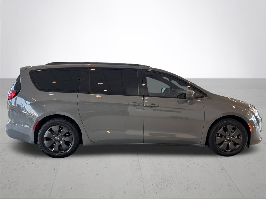 Used 2020 Gray Clearcoat Chrysler Limited image 6