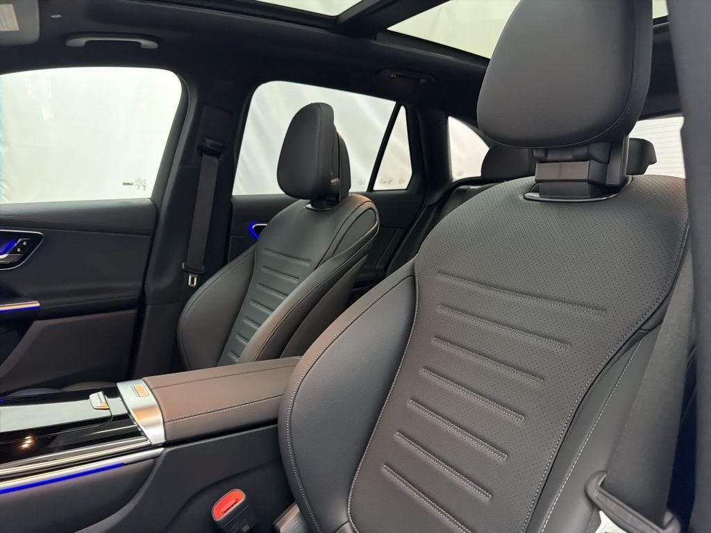 Used 2026 White Mercedes-Benz GLC 300 image 13