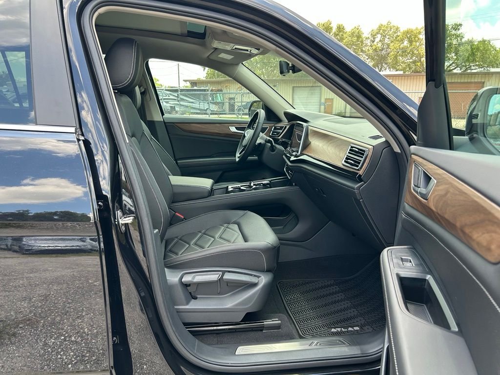 New 2026 Black Volkswagen SE w/Technology image 37