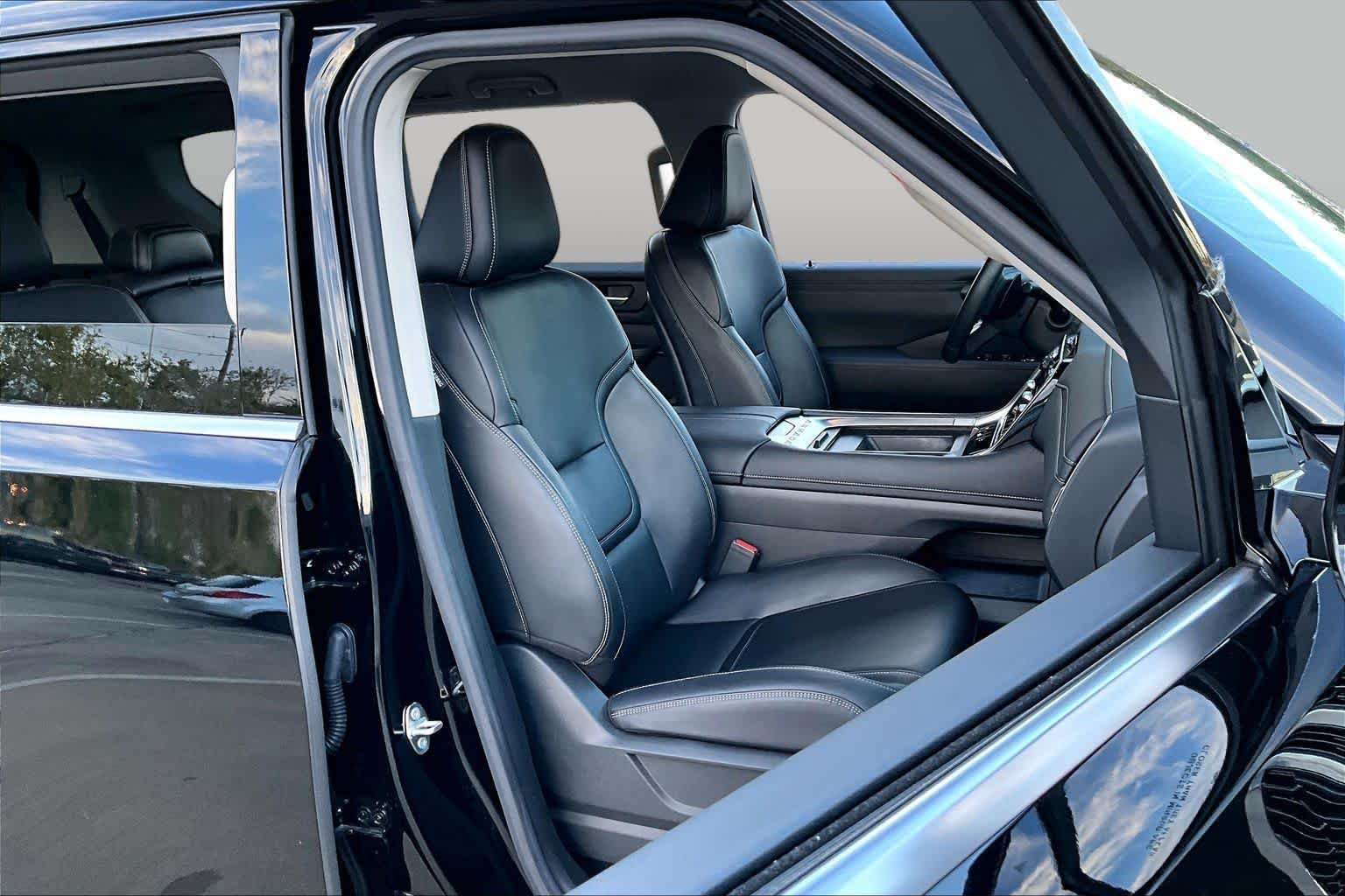 Used 2025 Super Black Nissan SV image 9
