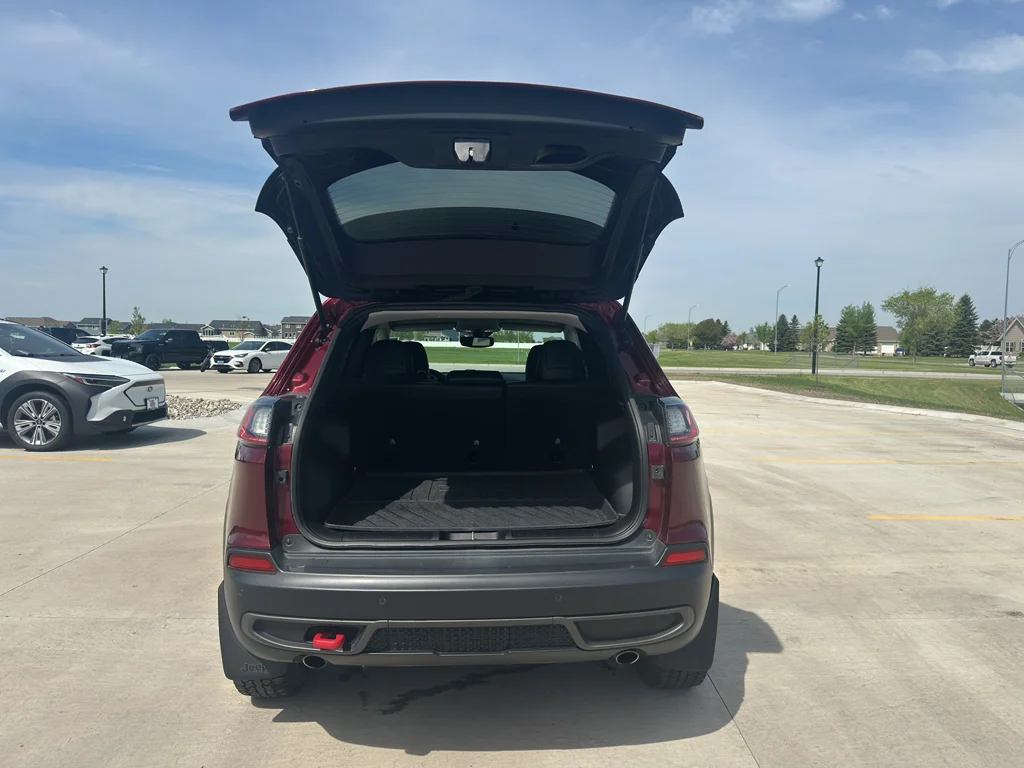 Used 2021 Velvet Red Pearlcoat Jeep Trailhawk image 7