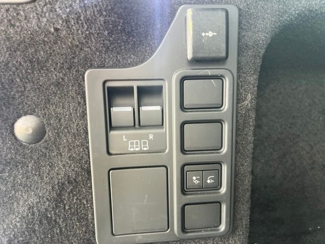 Certified Used 2025 Varesine Blue Metallic Land Rover Dynamic SE image 10