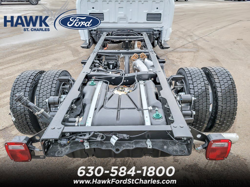 New 2026 Oxford White Ford F-450® XL image 13