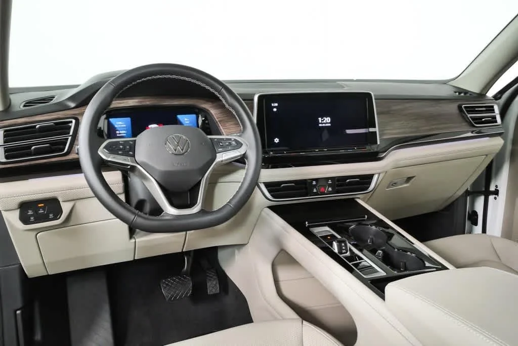 New 2026 Opal White Pearl Volkswagen 2.0T SEL image 17
