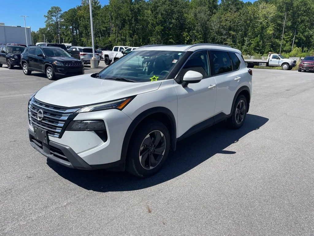 Used 2024 White Nissan SV image 4