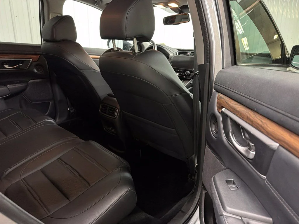 Used 2019 Lunar Silver Metallic Honda Touring image 17
