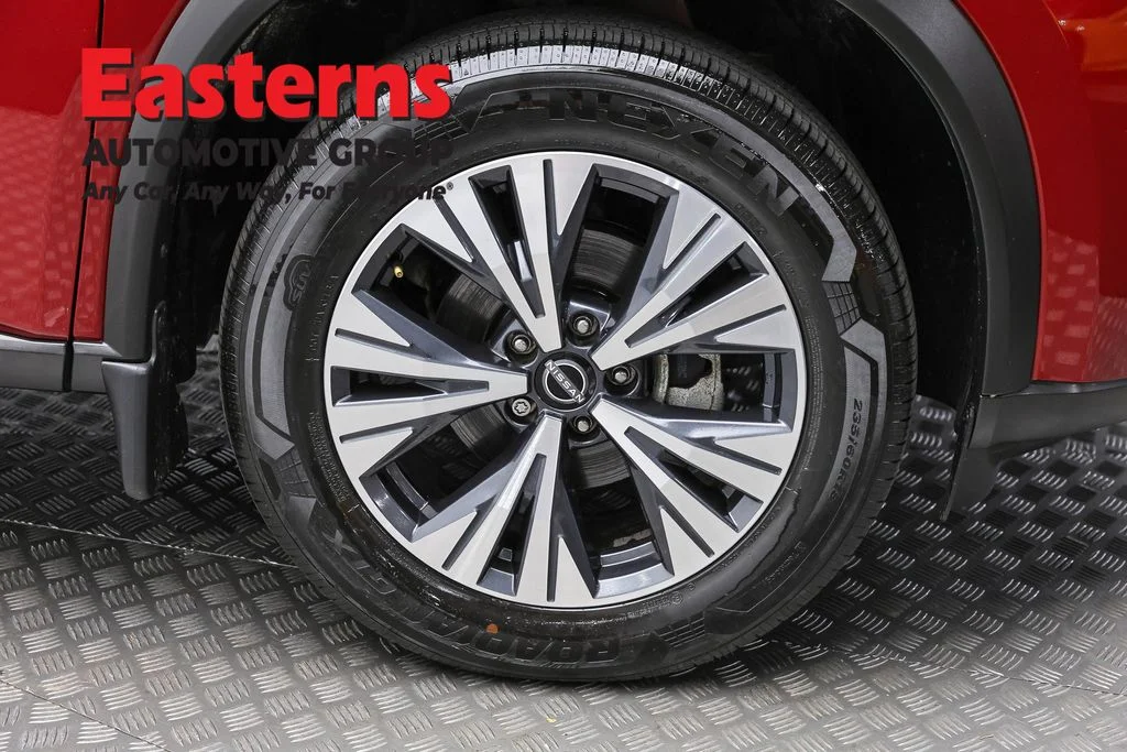 Used 2023 Red Nissan SV image 30