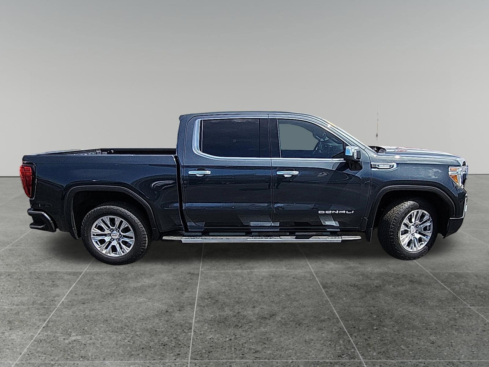 Used 2021 Hunter Metallic GMC Denali image 8