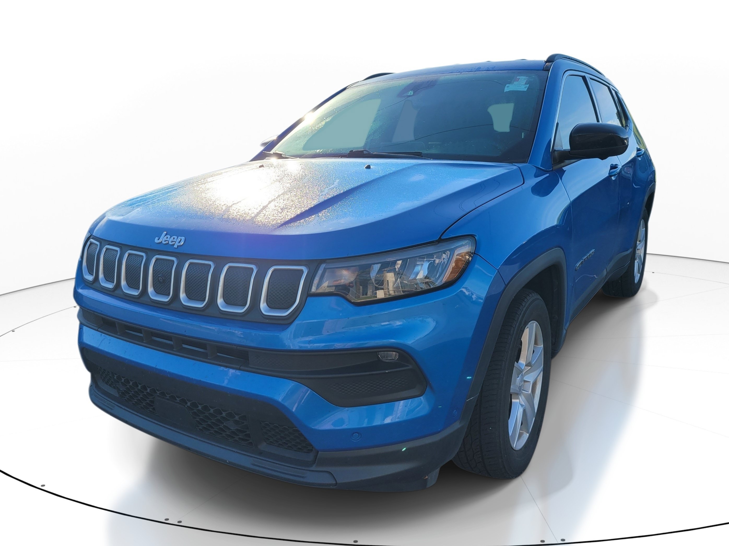 Used 2022 Laser Blue Pearlcoat Jeep Latitude image 3