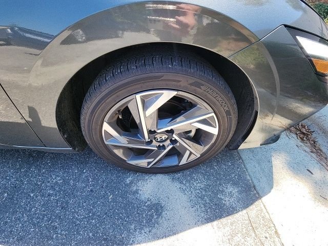 Used 2025 Gray Hyundai SEL Convenience image 14