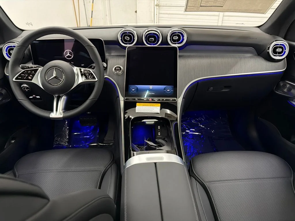 New 2027 White Mercedes-Benz GLC 300 image 22