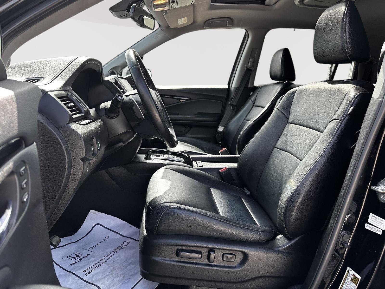 Used 2017 Crystal Black Pearl Honda Touring image 13