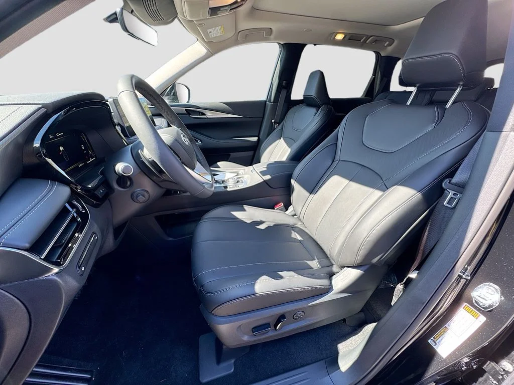 Used 2026 Black INFINITI LUXE image 23