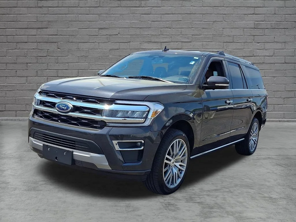 Used 2024  Ford Limited image 5
