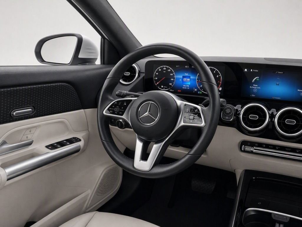 Used 2025  Mercedes-Benz GLA 250 image 34