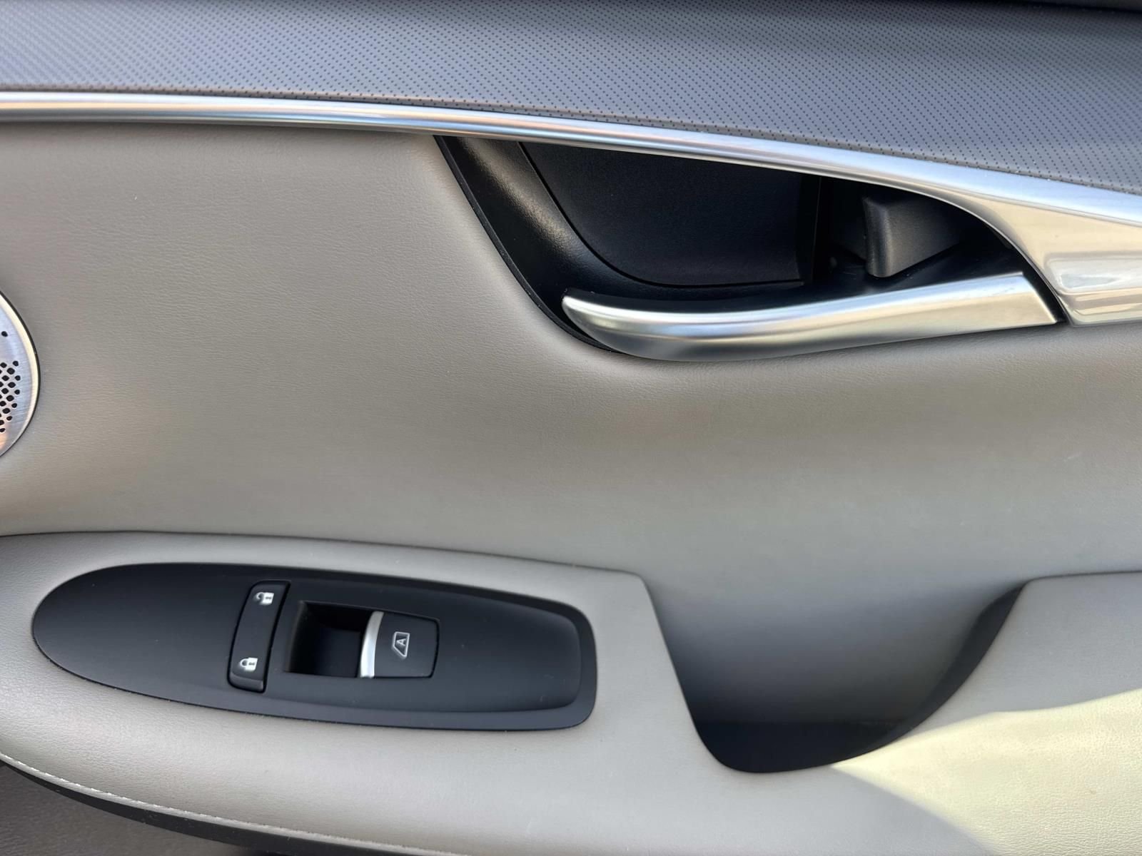 Certified Used 2023 Gray INFINITI LUXE image 18