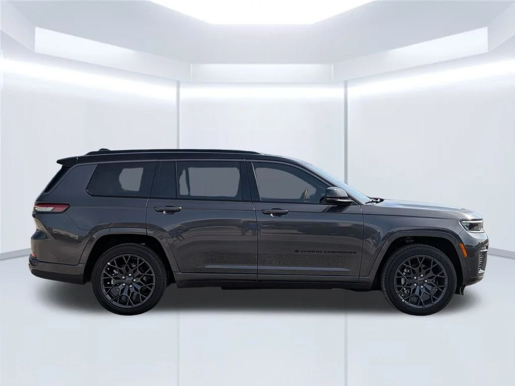New 2026 Gray Jeep Summit image 8