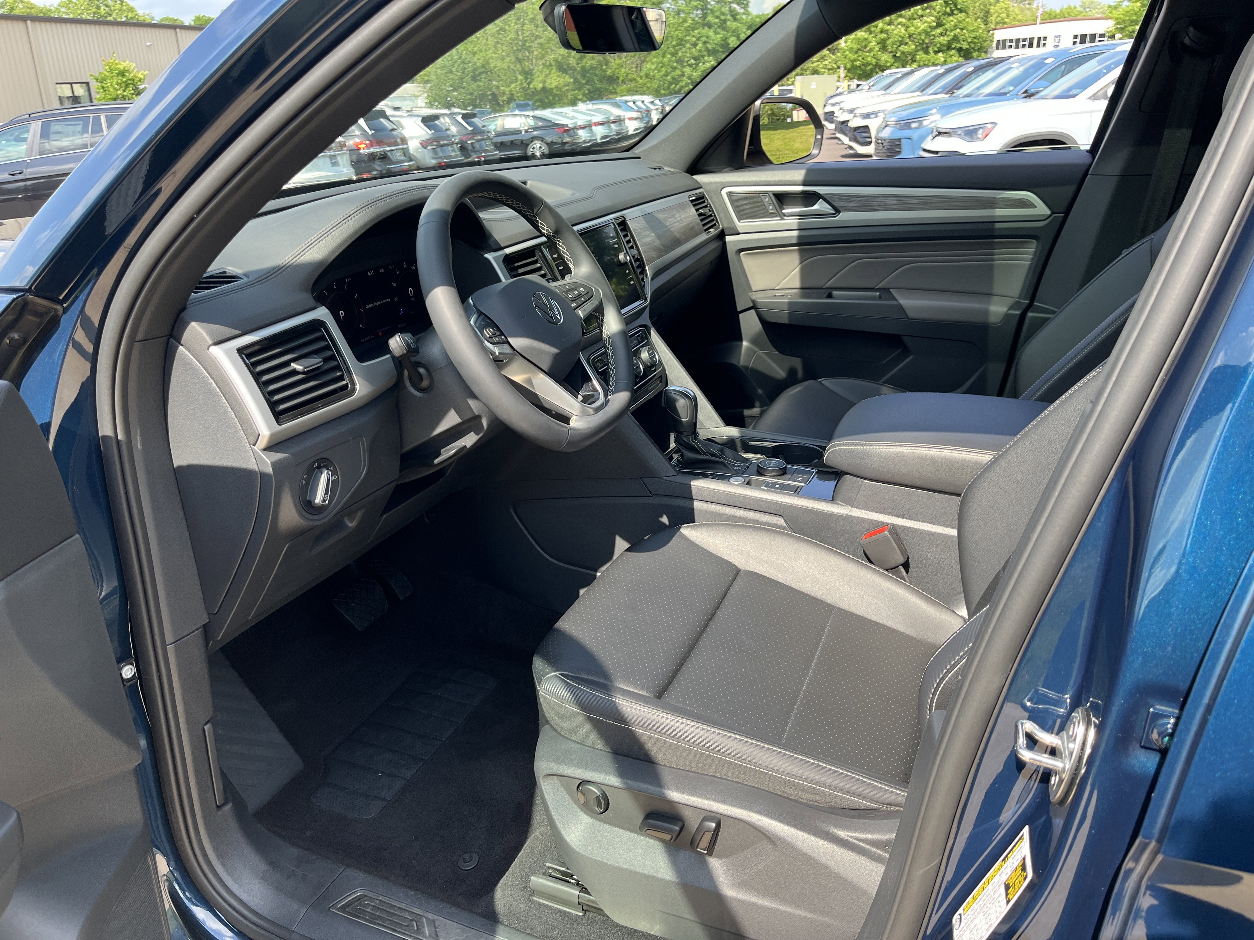 Used 2022  Volkswagen 3.6L V6 SE w/Technology image 17