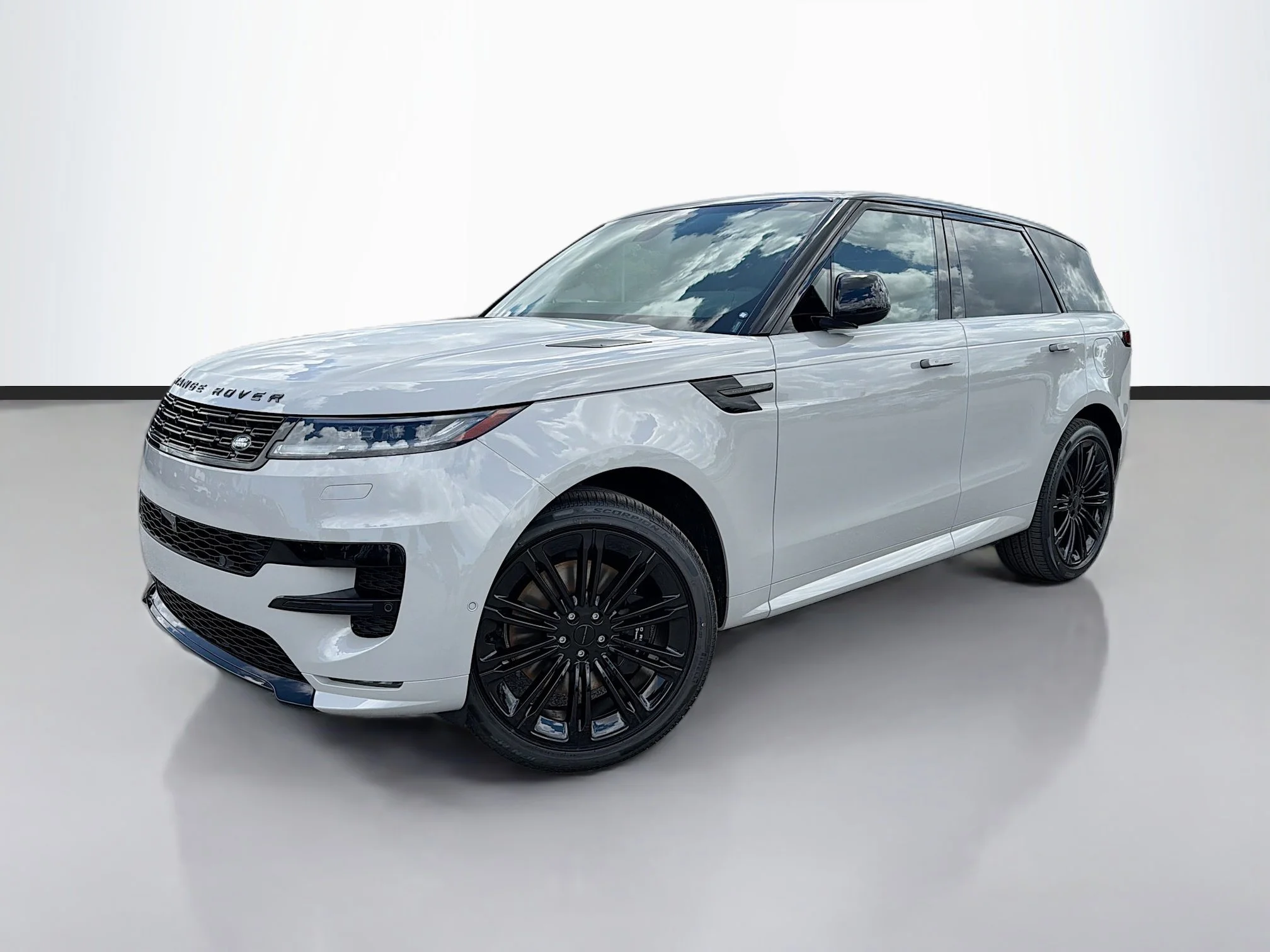 2026 Land Rover Range Rover Sport P550e PHEV Autobiography's photo