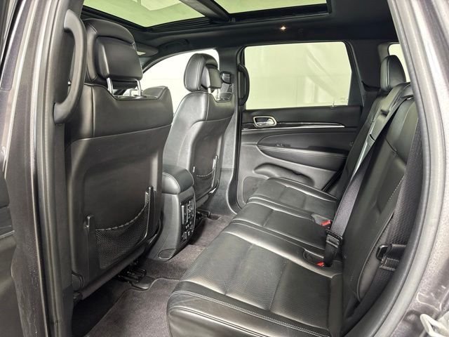 Used 2016 Crystal Metallic Jeep Overland image 12
