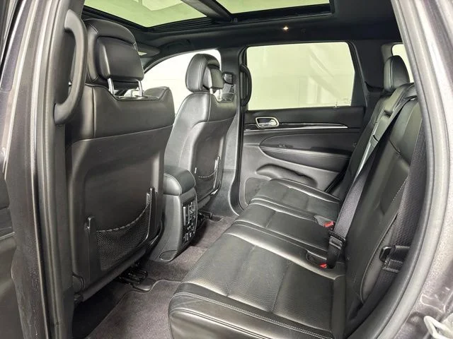 Used 2016 Granite Crystal Metallic Clearcoat Jeep Overland image 12