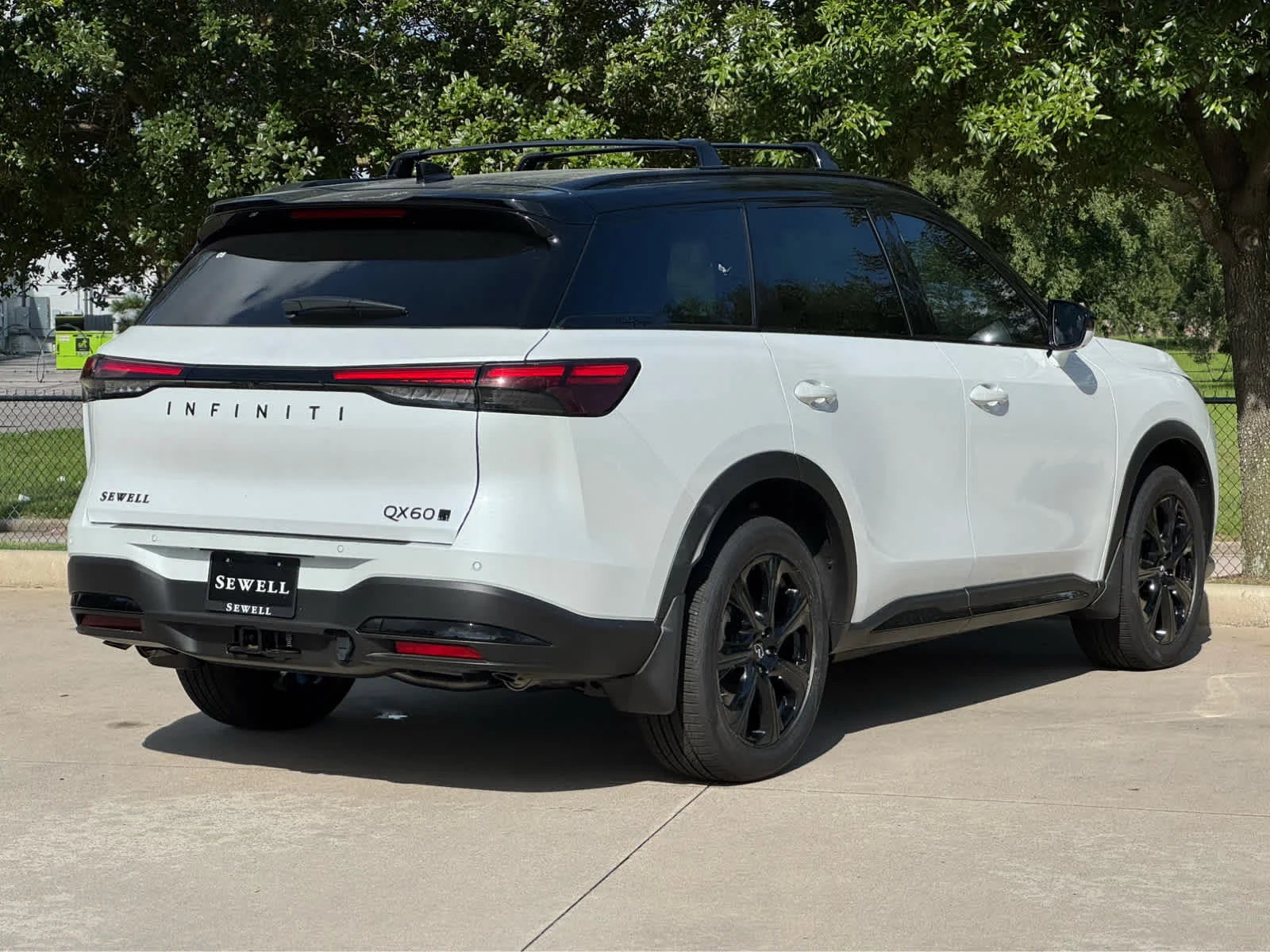 New 2027 2T RAD WHT INFINITI Autograph AWD image 3