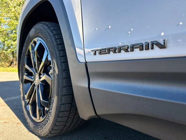 Used 2020 White GMC SLE image 16