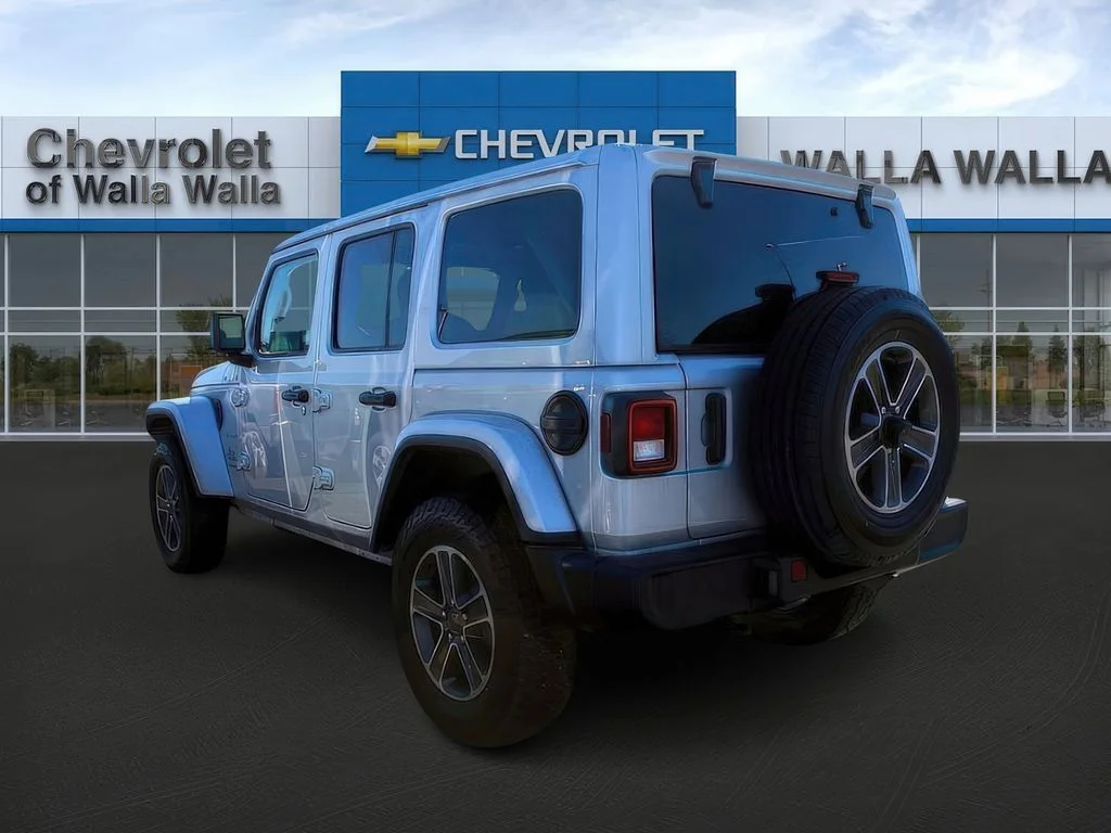 Used 2023 Silver Zynith Jeep Sahara image 4