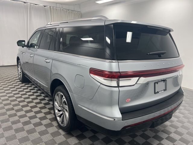 Used 2023 Silver Lincoln Reserve image 6