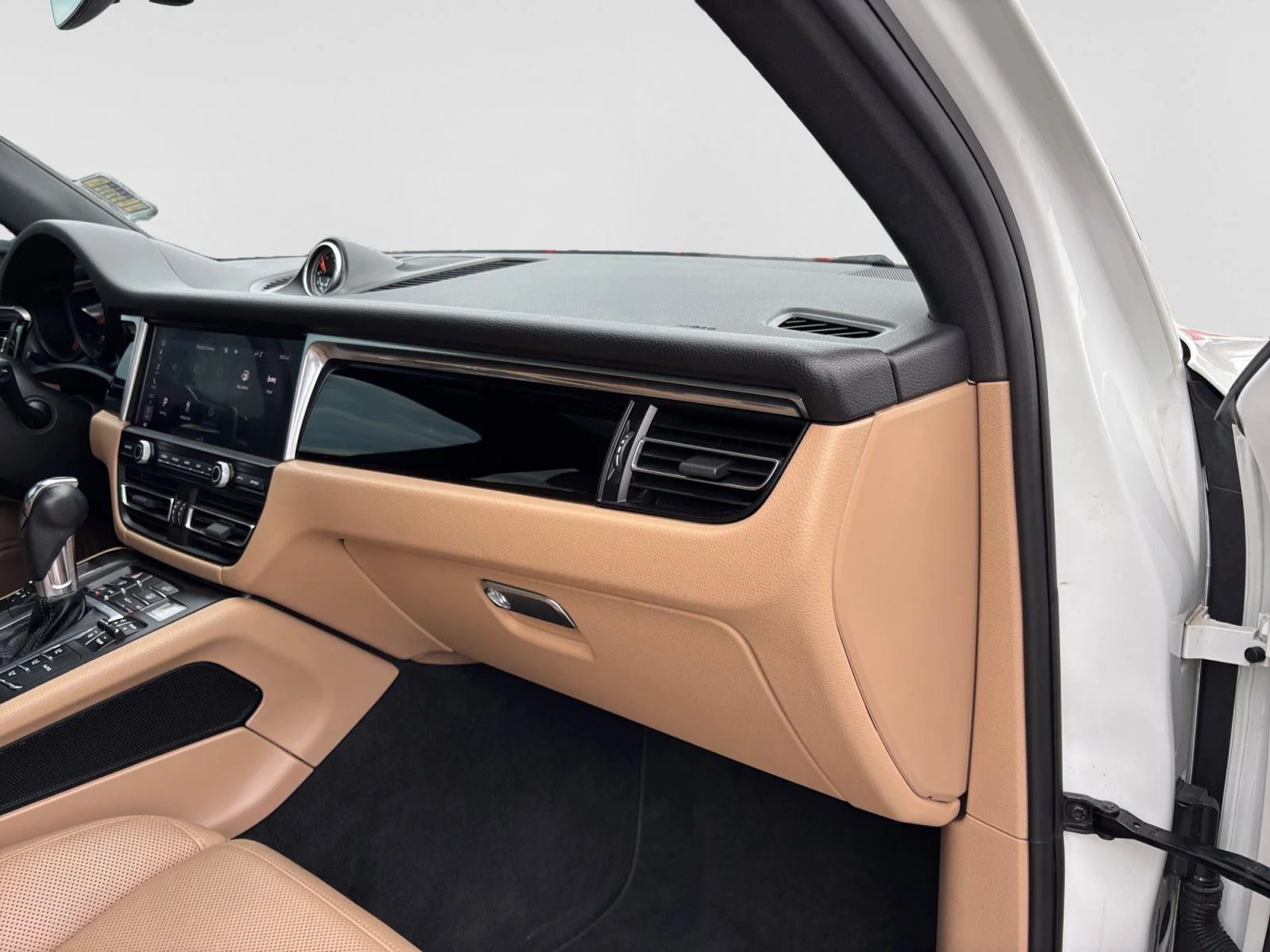 Used 2020 White Porsche Base image 48