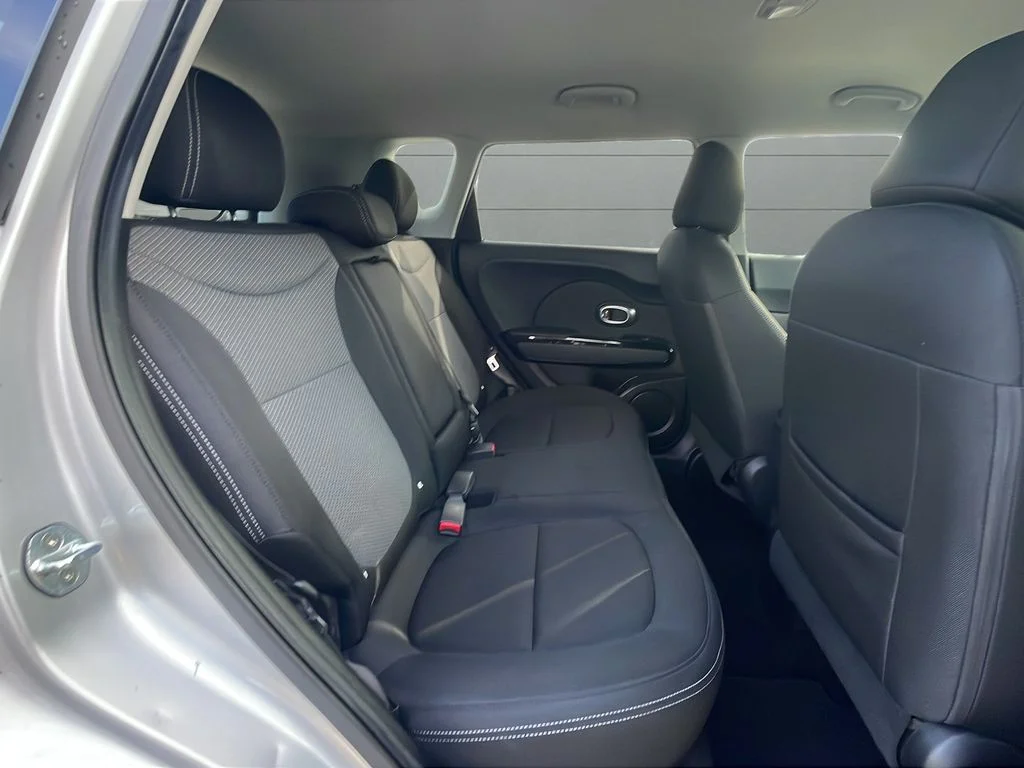 Used 2017 Silver Kia Plus image 14