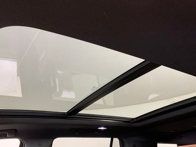 Used 2022 White Chevrolet High Country image 3