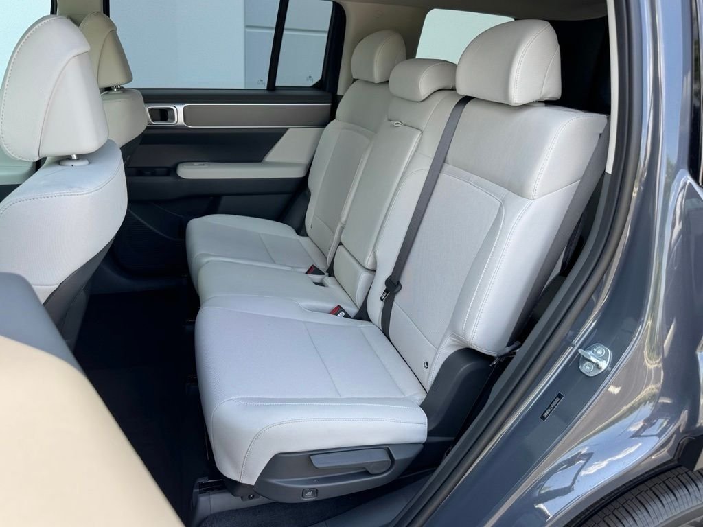 2026 Hyundai Santa Fe SE - Photo 18