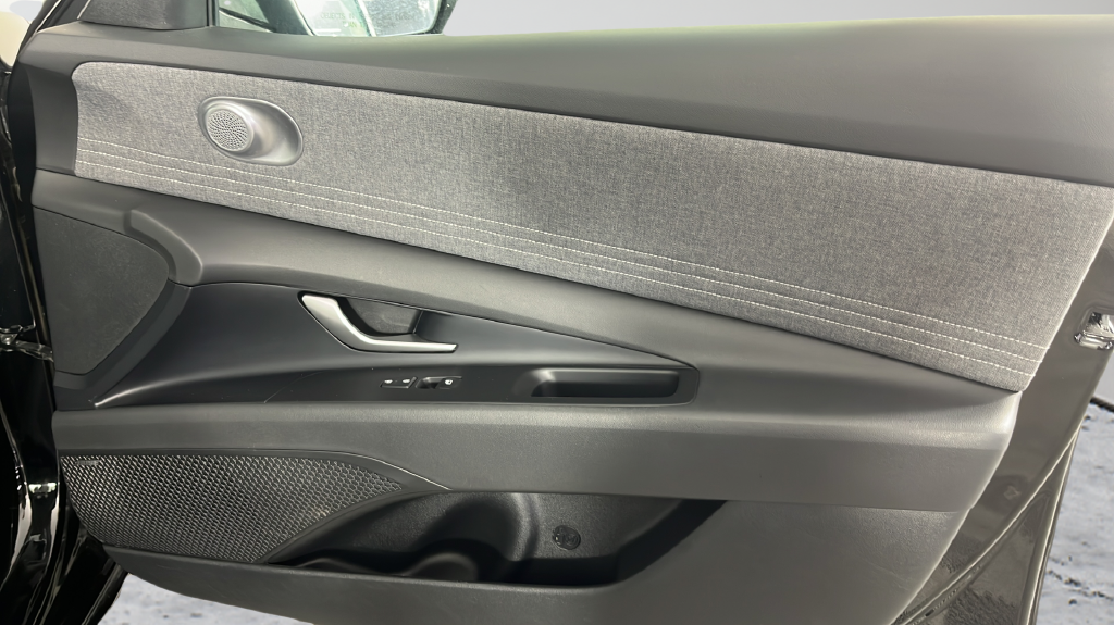 2024 Hyundai Elantra Limited - Photo 21