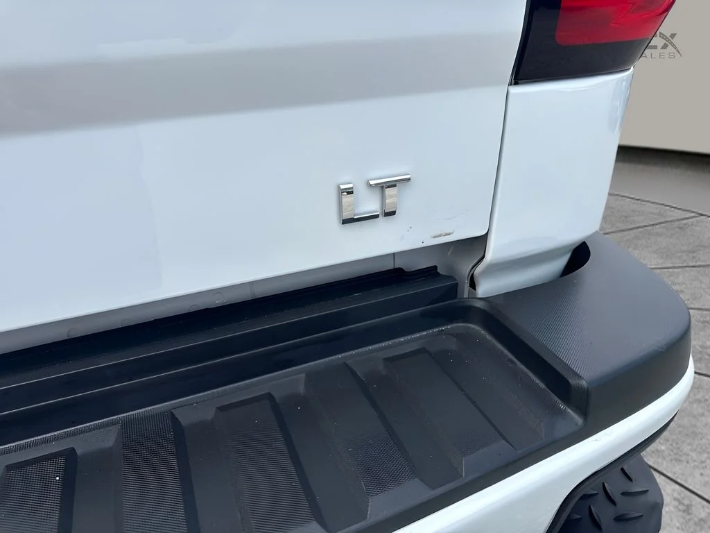 Used 2018 White Chevrolet LT image 20