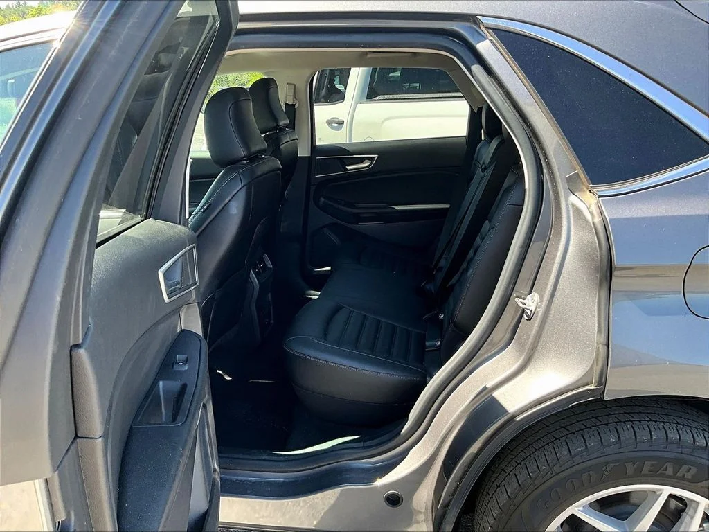 Used 2021 Gray Ford SEL image 7