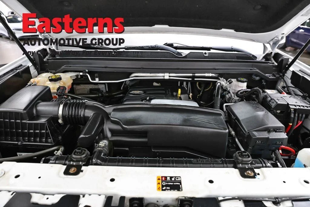Used 2022 White Chevrolet LT image 9