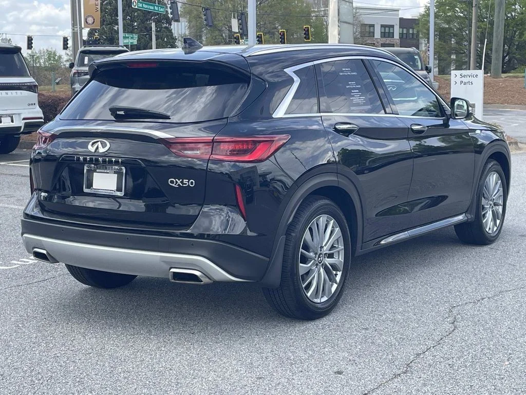 Certified Used 2025 Black INFINITI LUXE image 4