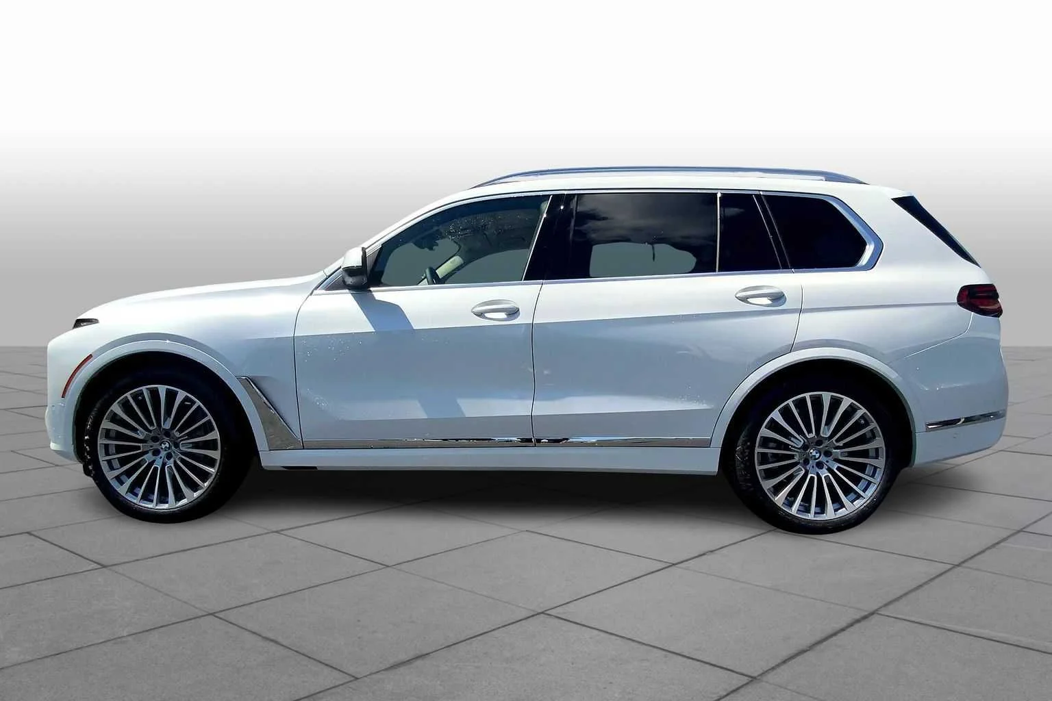 New 2026 Mineral White Metallic BMW xDrive40i image 13