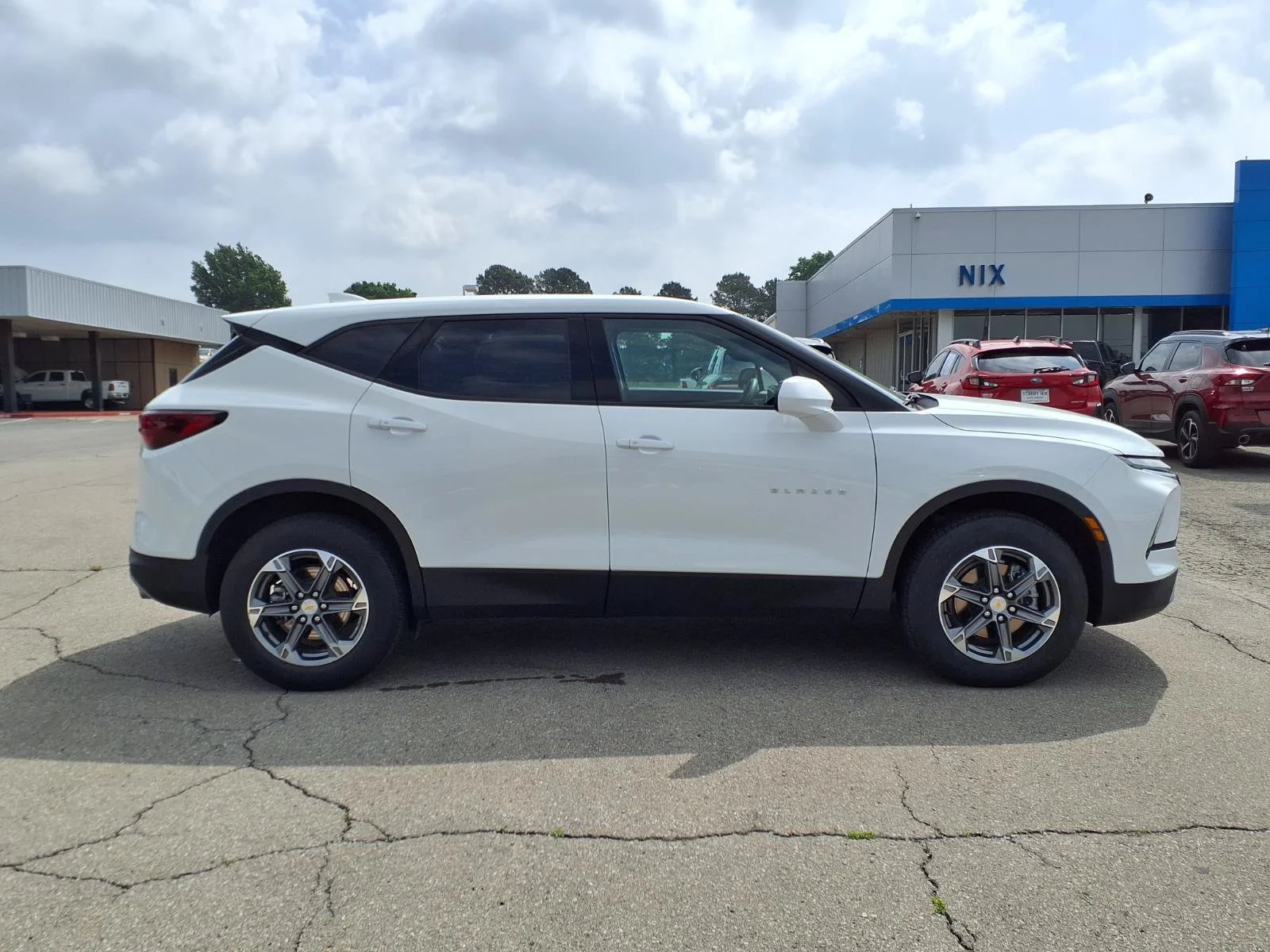 Used 2025 Summit White Chevrolet LT image 20