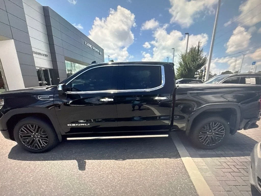 Used 2022 Black GMC Denali Ultimate image 3