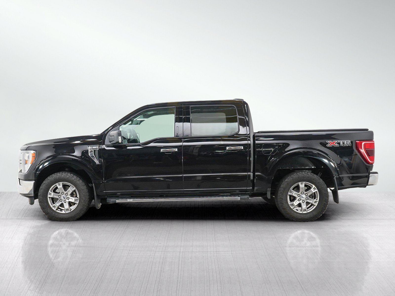 Used 2021 AGATE BLACK METALLIC Ford  image 2