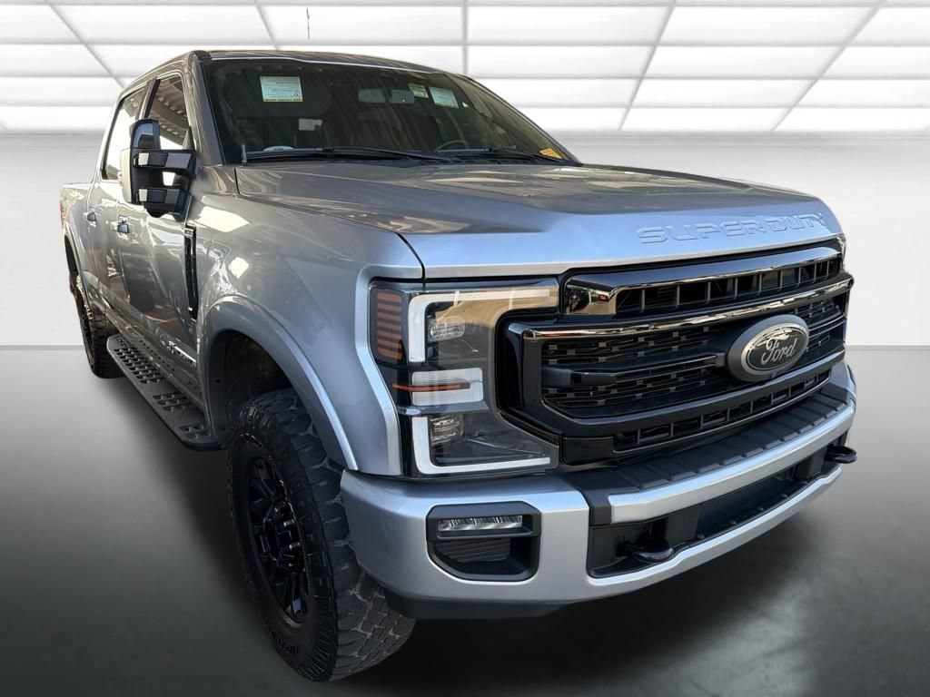 Used 2022  Ford XL image 1