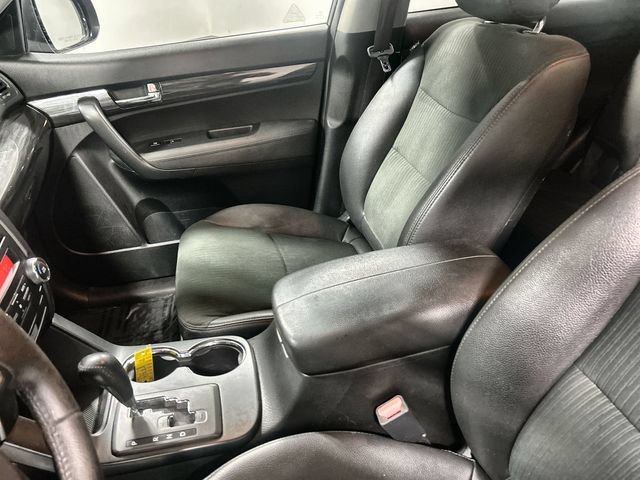 Used 2011 Black Kia EX image 19