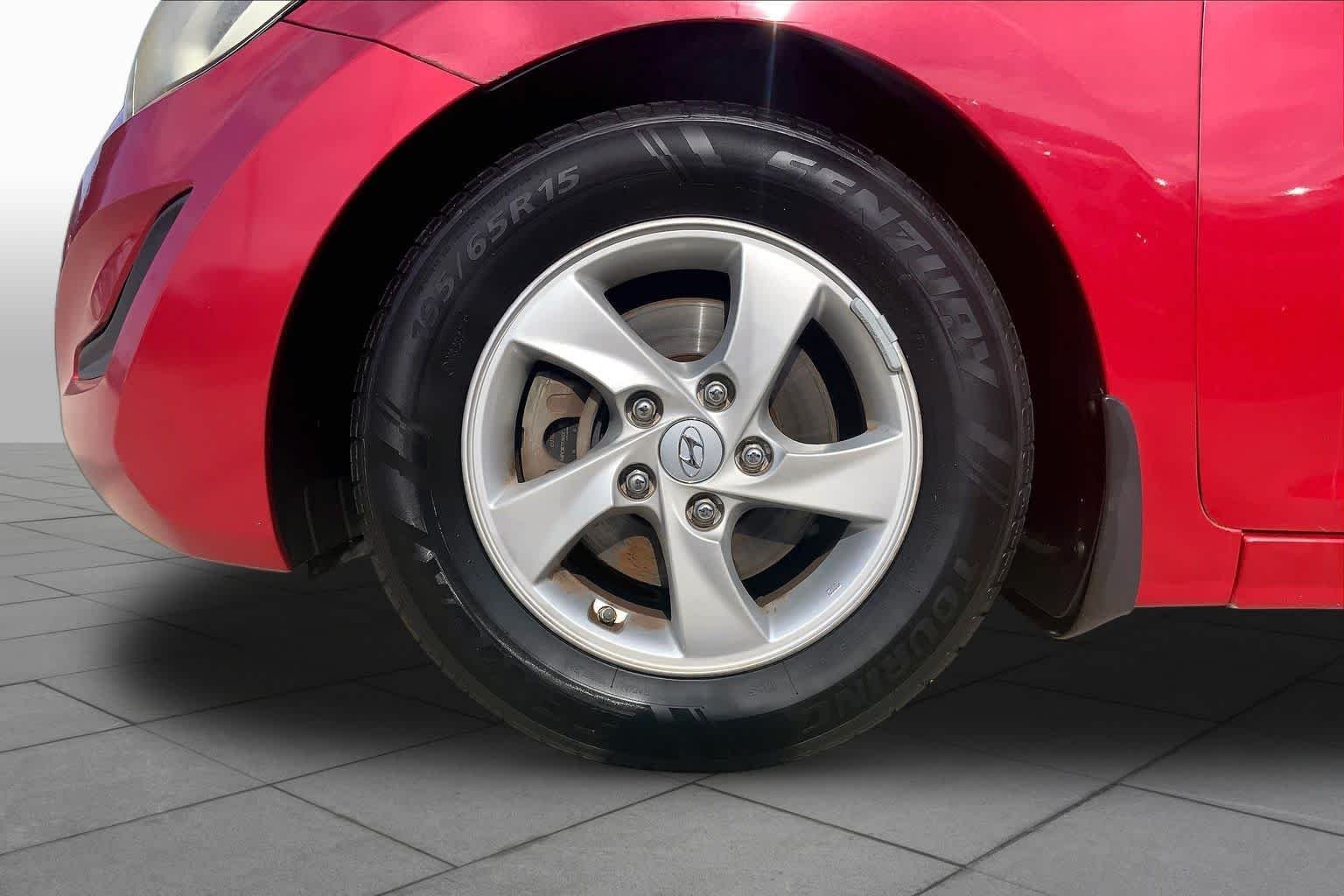 Used 2014 Geranium Red Hyundai SE image 11
