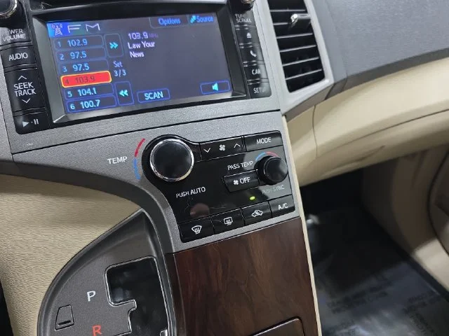 Used 2014 Green Toyota  image 23