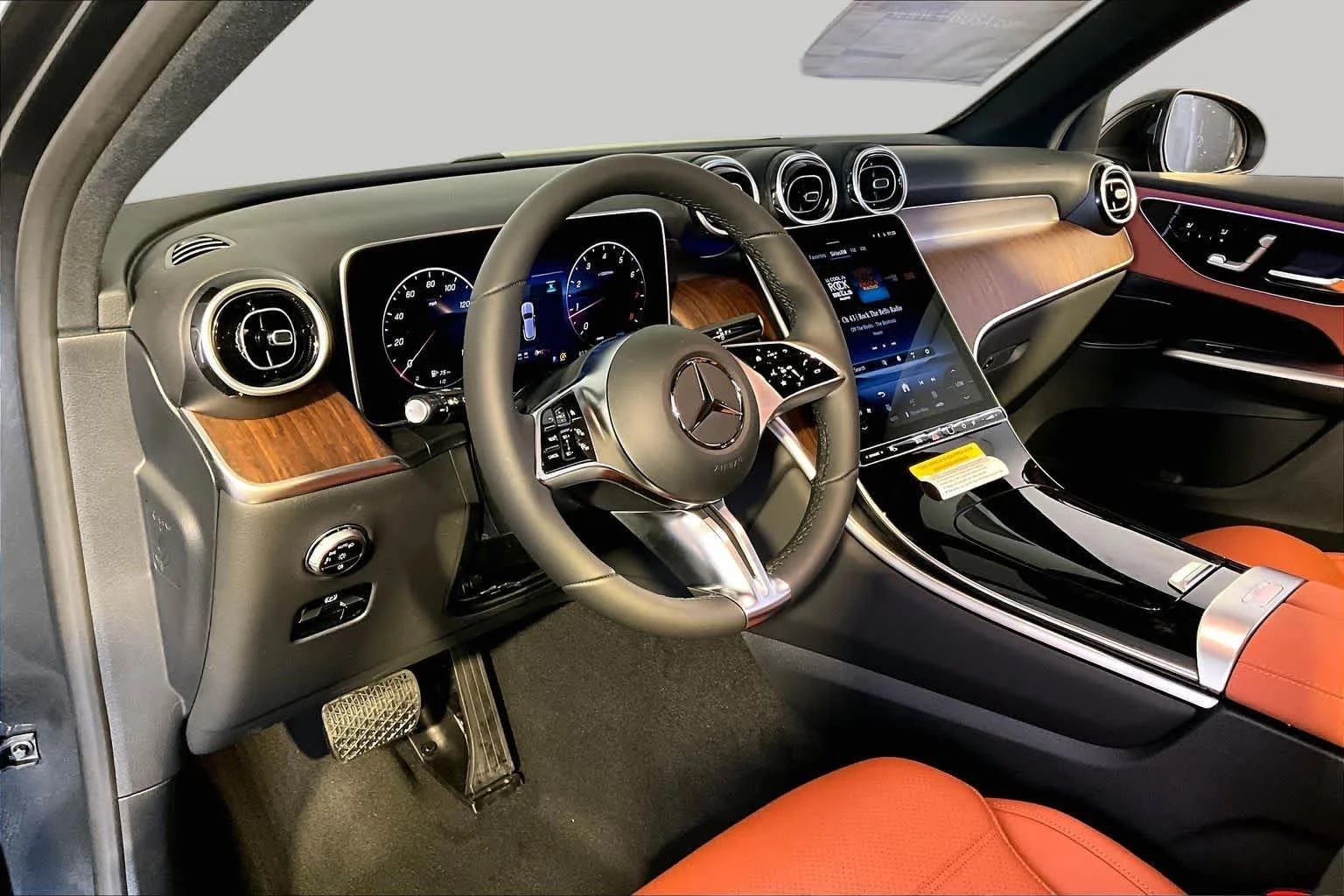 New 2026 Graphite Grey Metallic Mercedes-Benz GLC 300 image 9