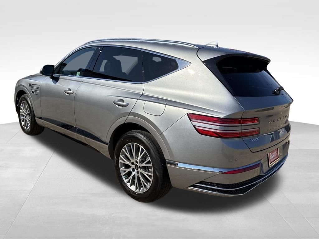 Used 2025 Silver Genesis 2.5T image 3